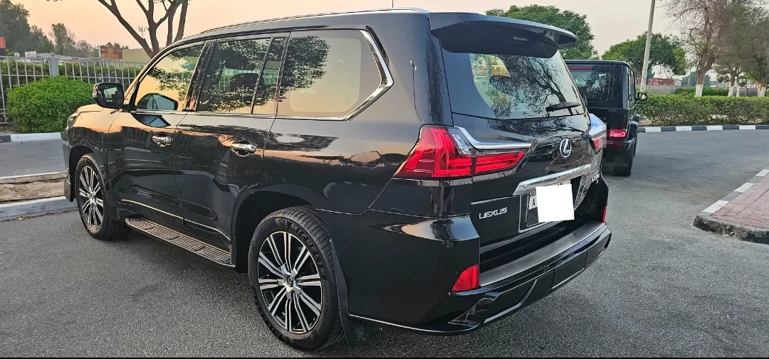 Lexus LX 570 2024 — miniature 5