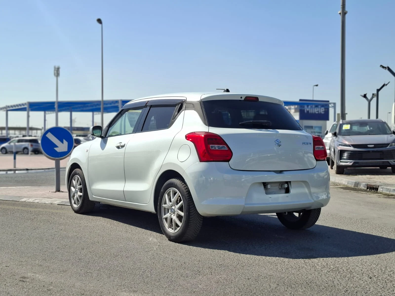 Suzuki Swift 2019 — miniature 2