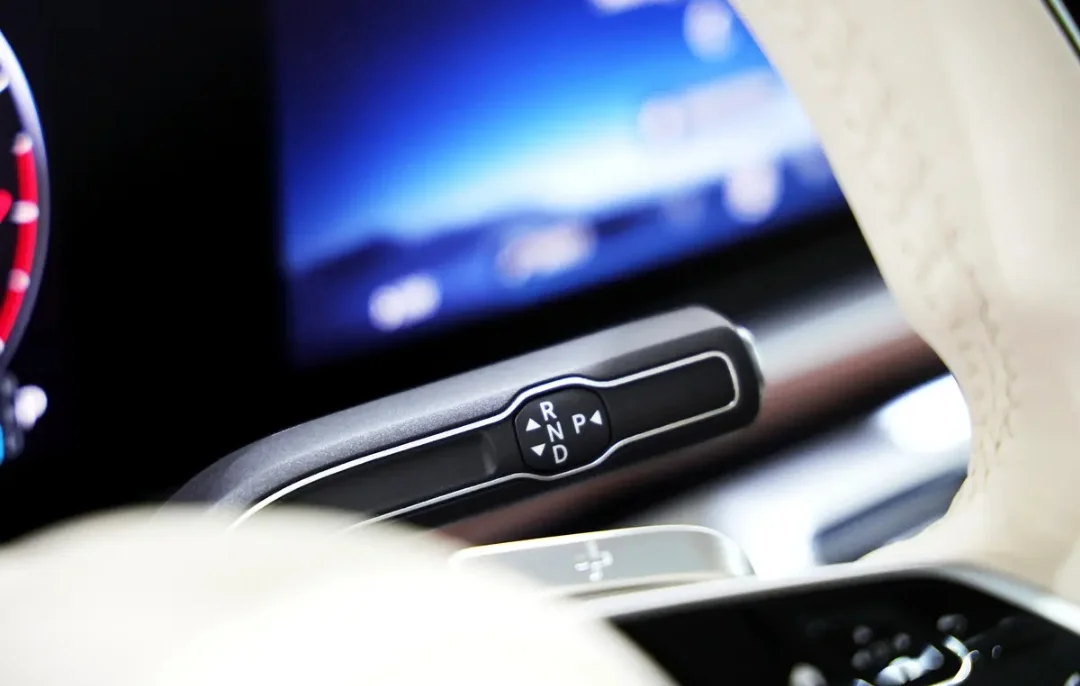 Mercedes-Benz GLS Maybach 2024 — miniature 11