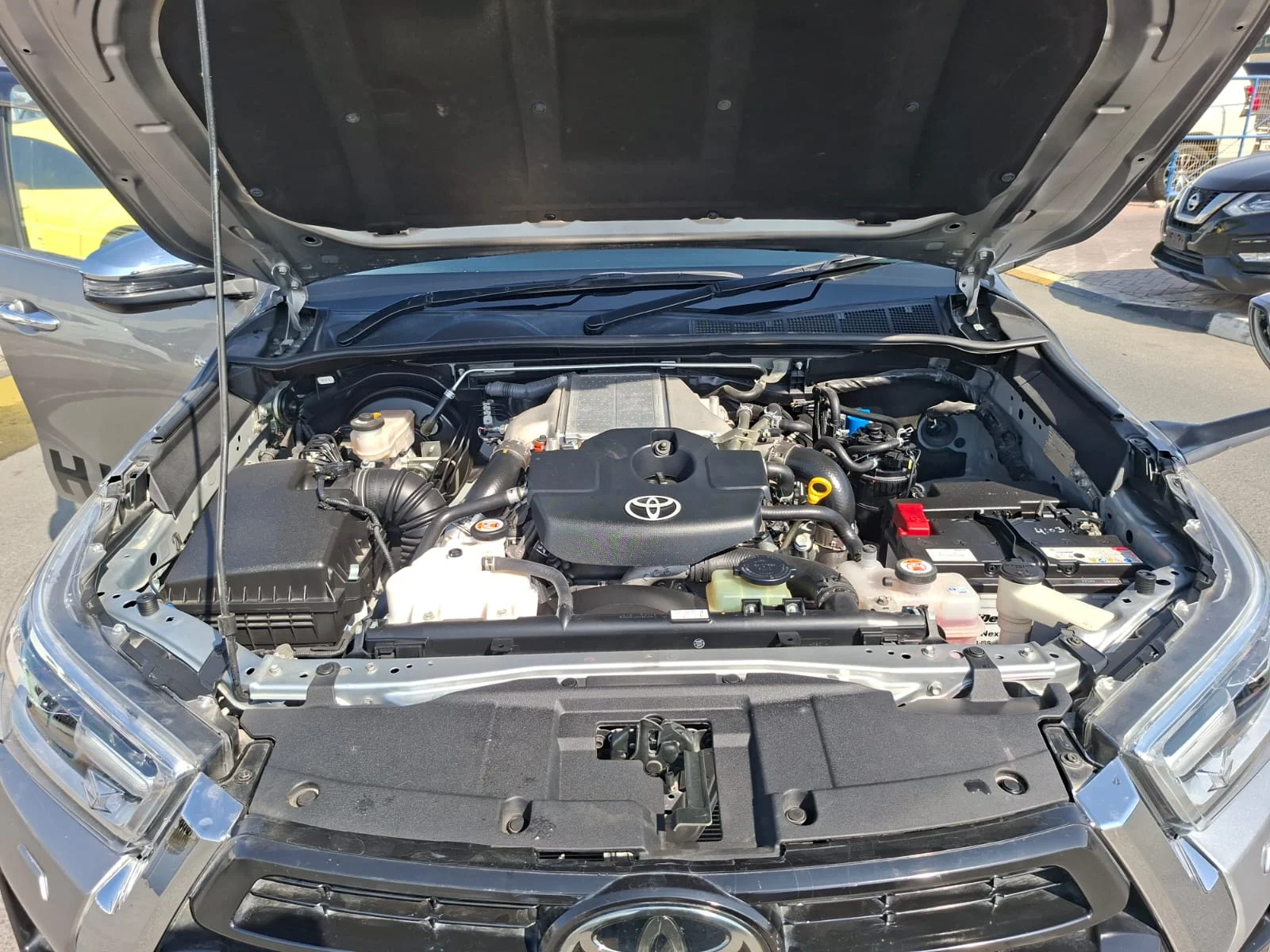 Toyota Hilux 2020 — miniature 18