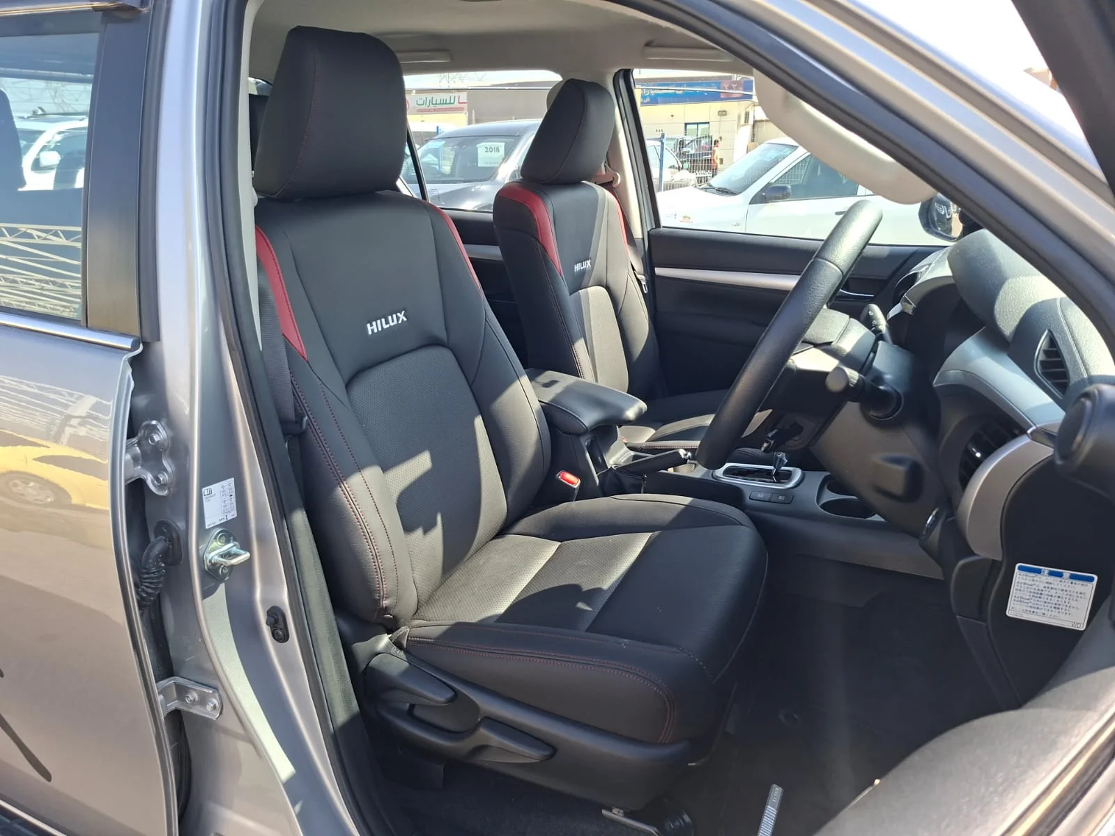 Toyota Hilux 2020 — miniature 15