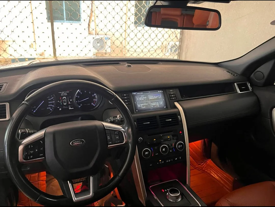 LAND ROVER Discovery 2015 — miniature 6