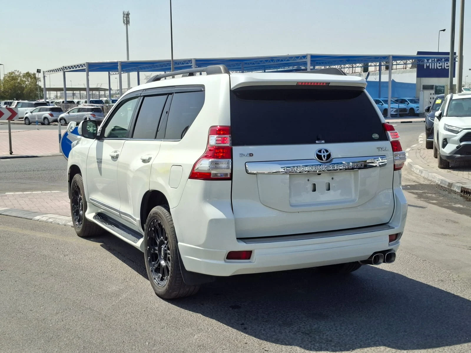 Toyota Prado 2015 — miniature 3