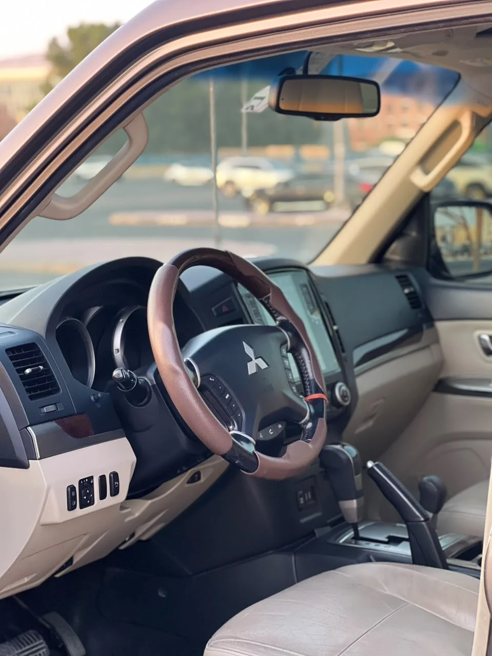 Mitsubishi Pajero 2014 — miniature 7