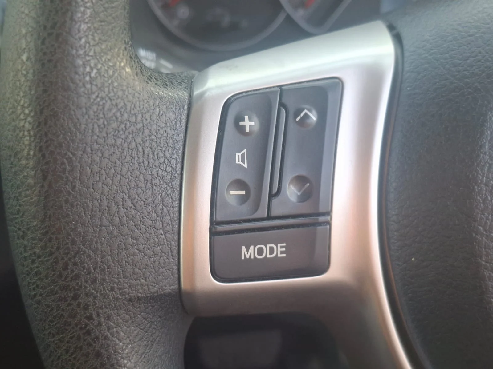 Toyota Vitz 2014 — miniature 12