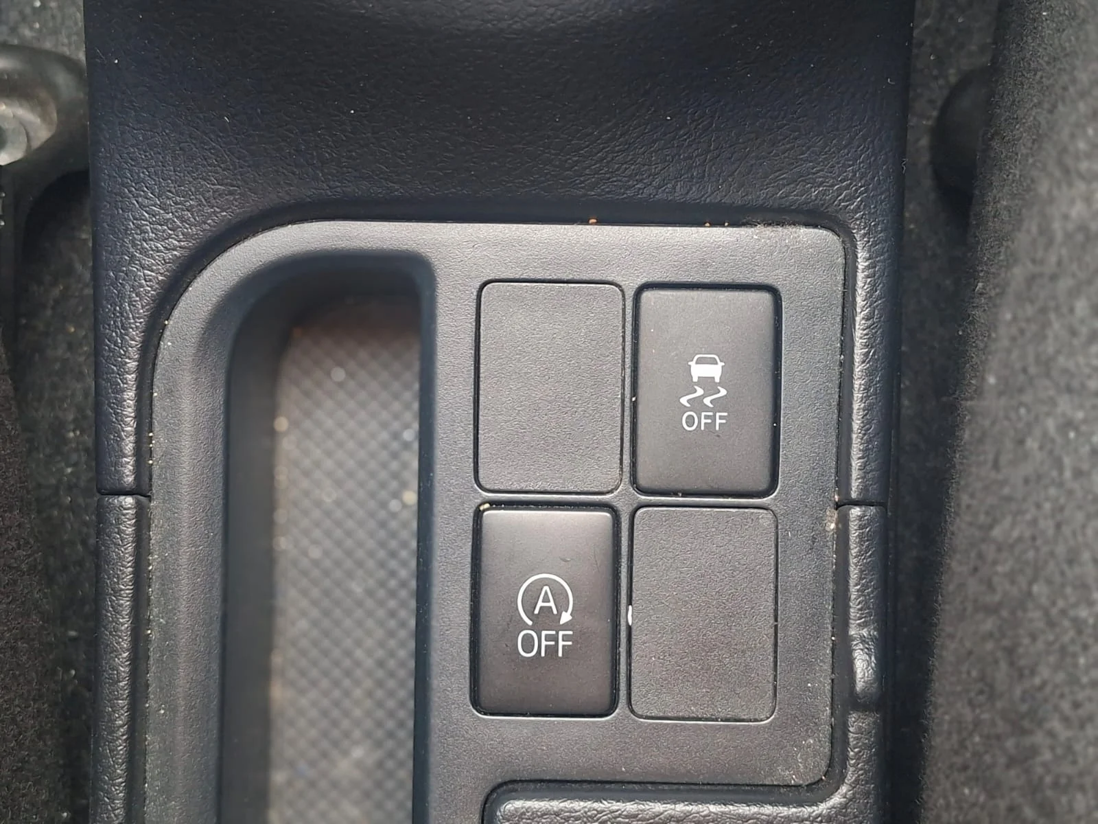 Toyota Vitz 2014 — miniature 13