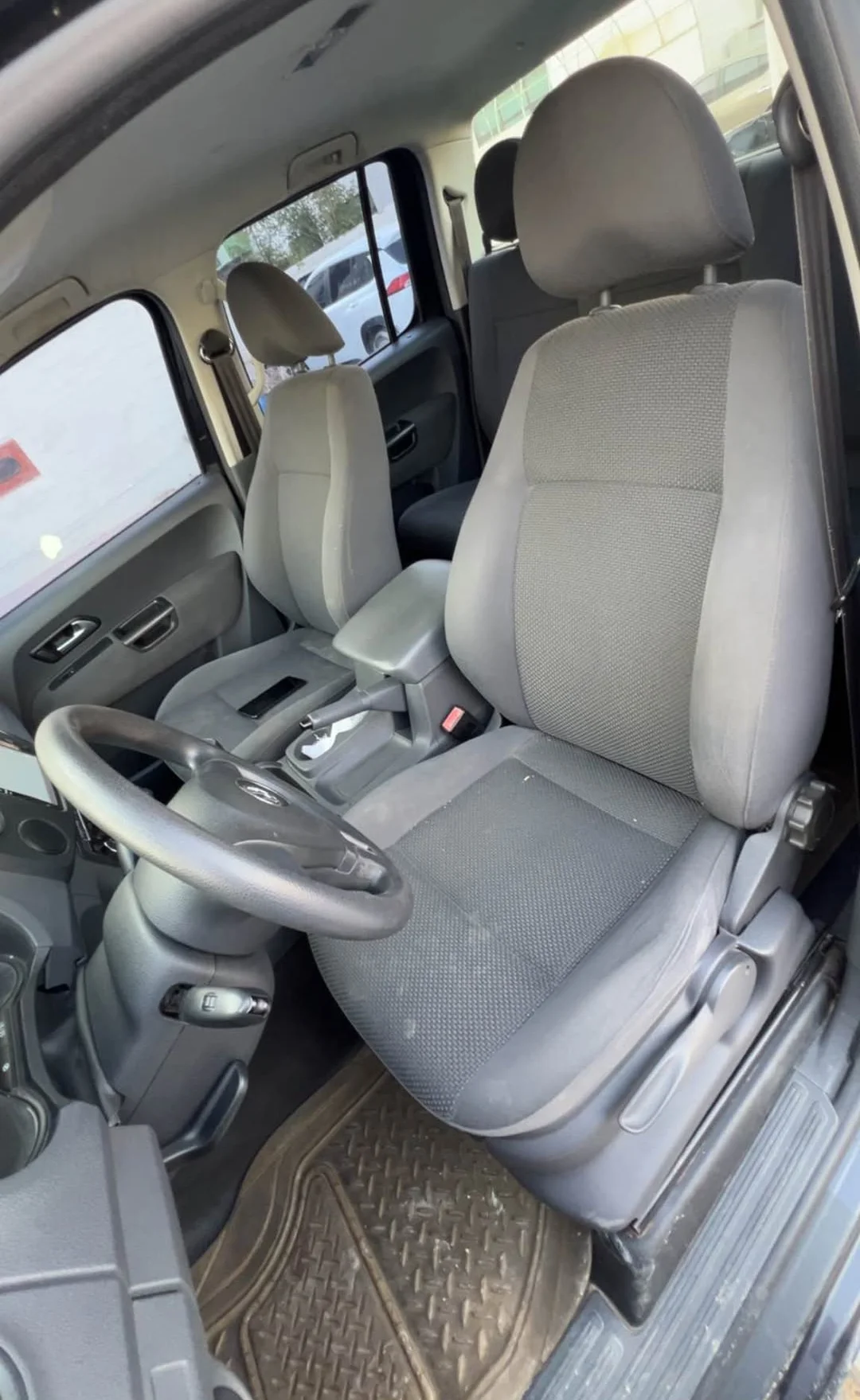 Volkswagen Amarok 2013 — miniature 8
