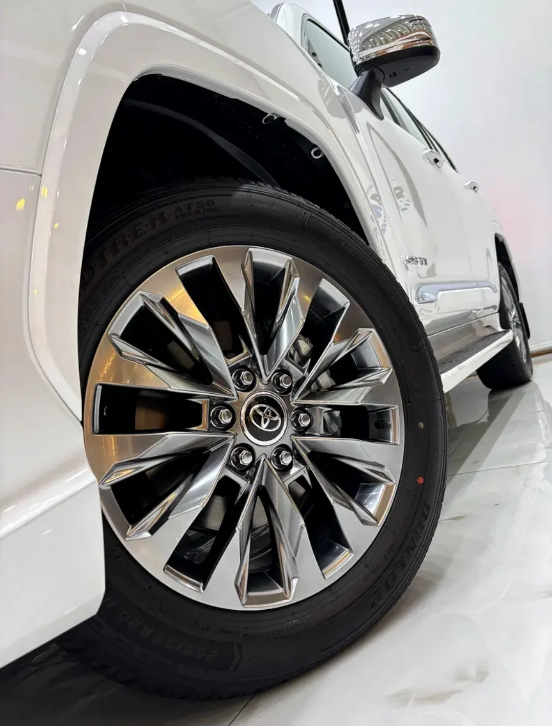 Toyota Land Cruiser LC300 2024 — miniature 3