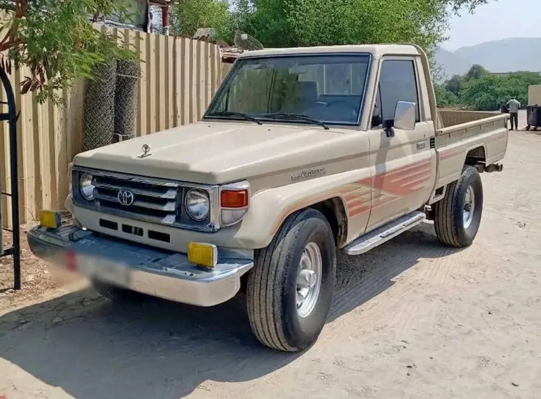 Toyota Land Cruiser Pickup 1989 — miniature 2