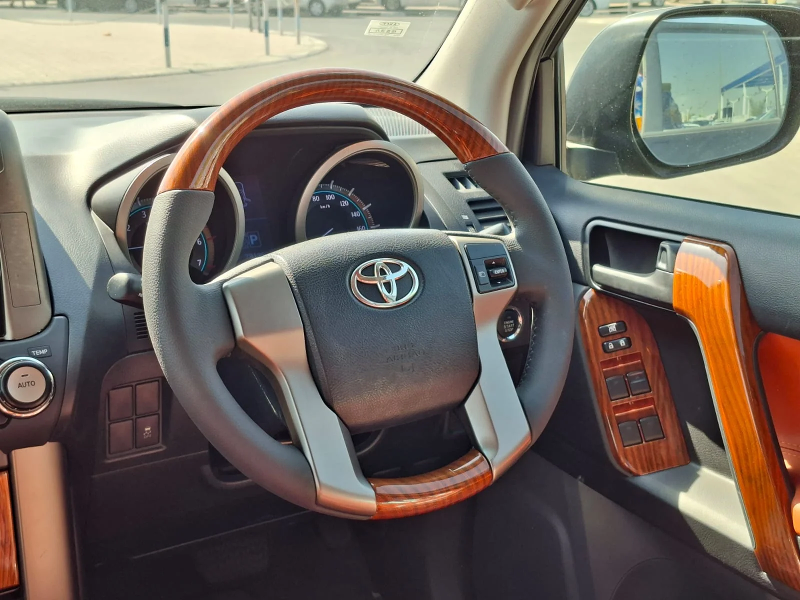 TOYOTA Prado 2012 — miniature 10