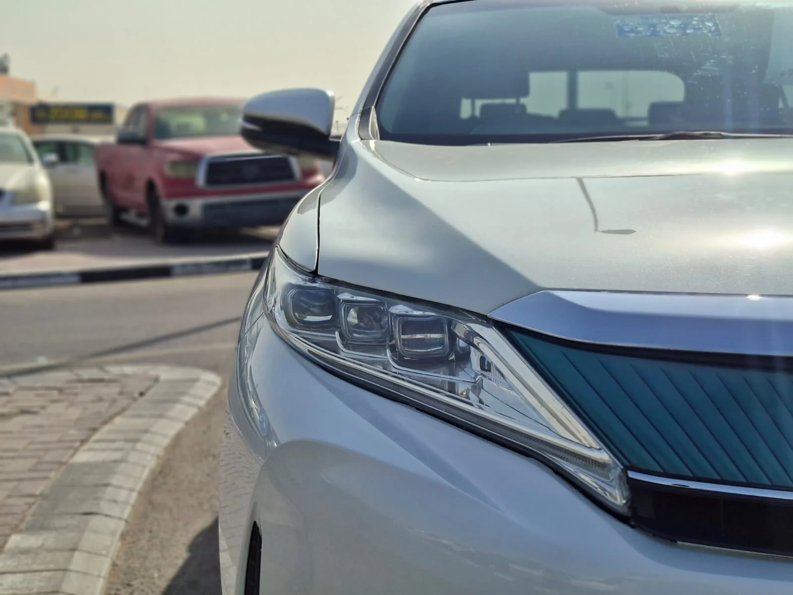 Toyota Harrier 2019 — miniature 2