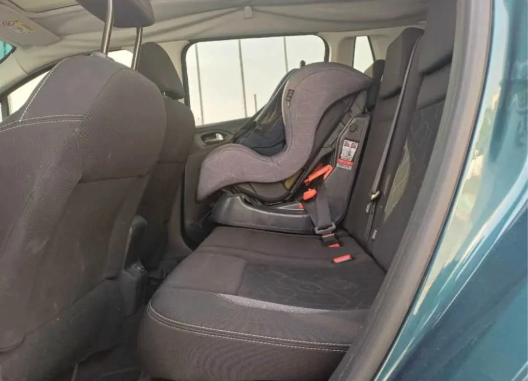 PEUGEOT 2008 2018 — miniature 8