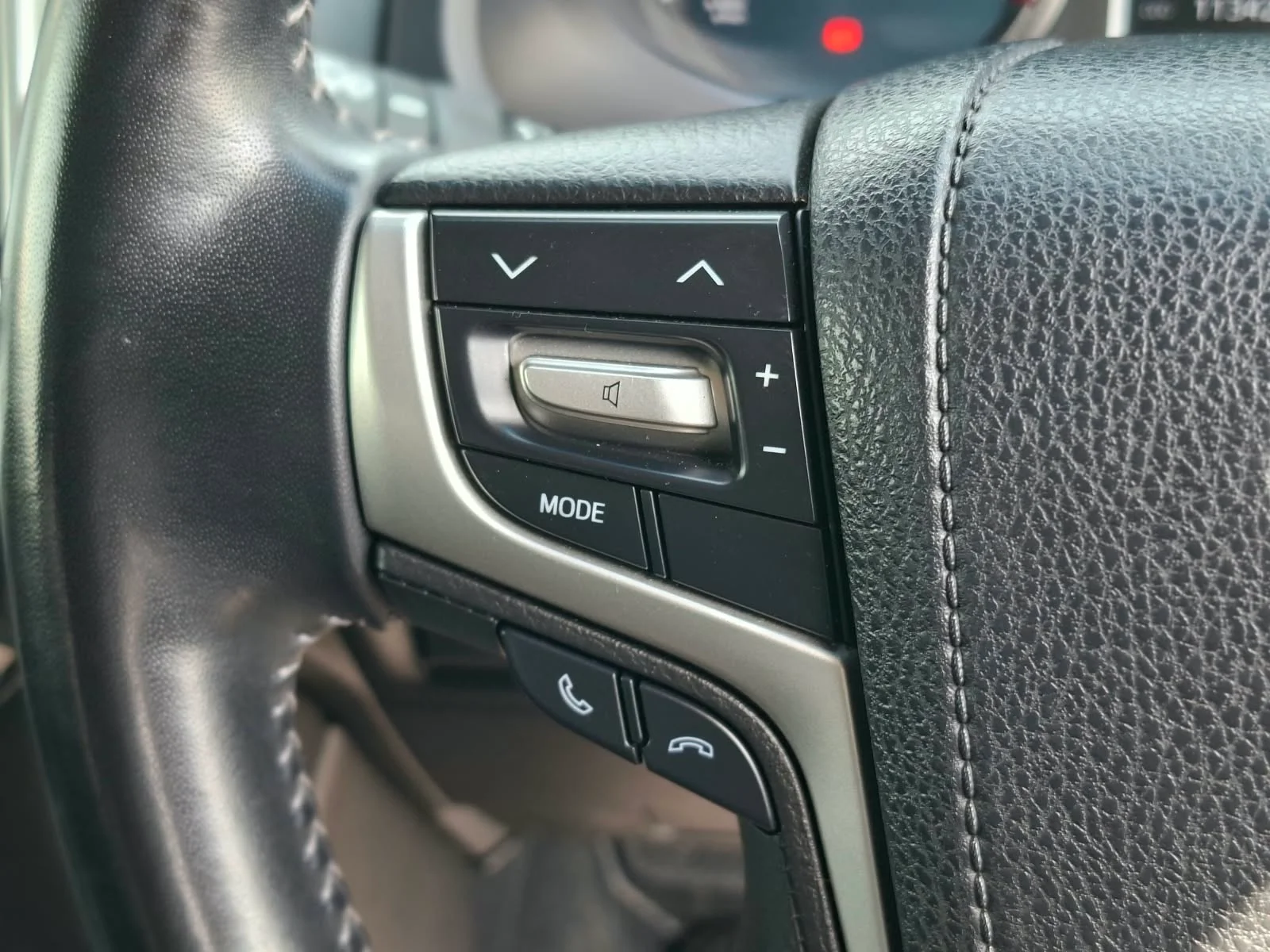 TOYOTA PRADO 2019 — miniature 8