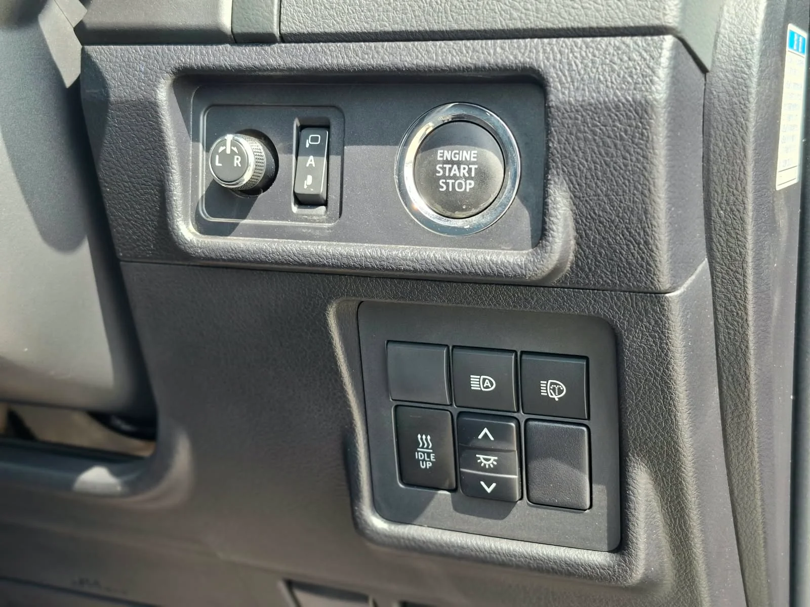 TOYOTA PRADO 2019 — miniature 11