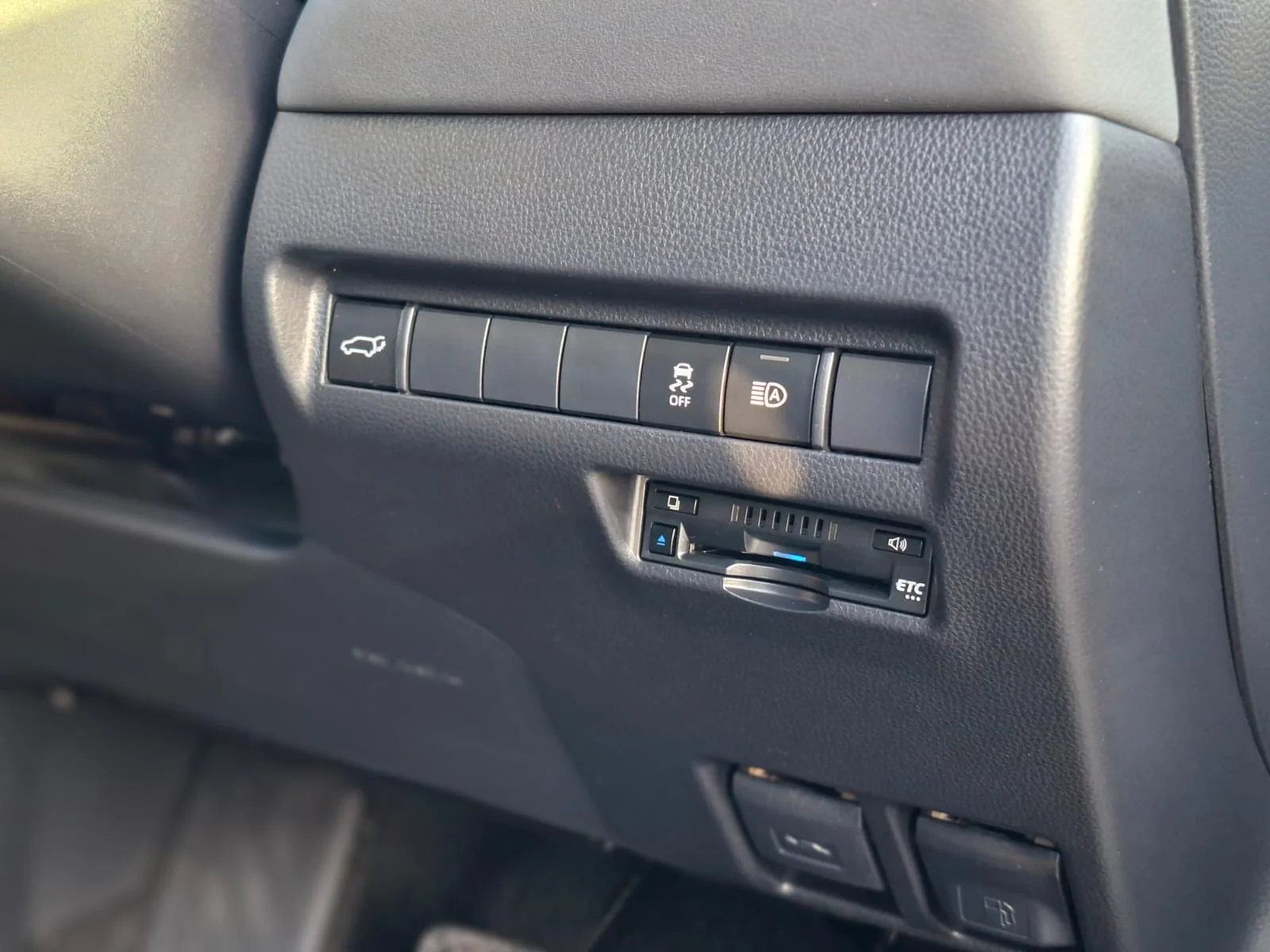 Toyota Harrier 2021 — miniature 20