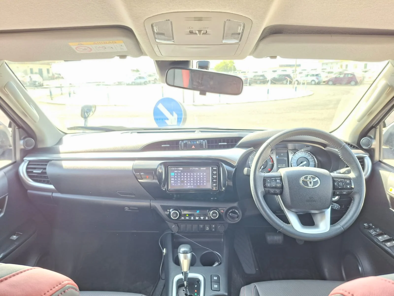 Toyota Hilux 2020 — miniature 9