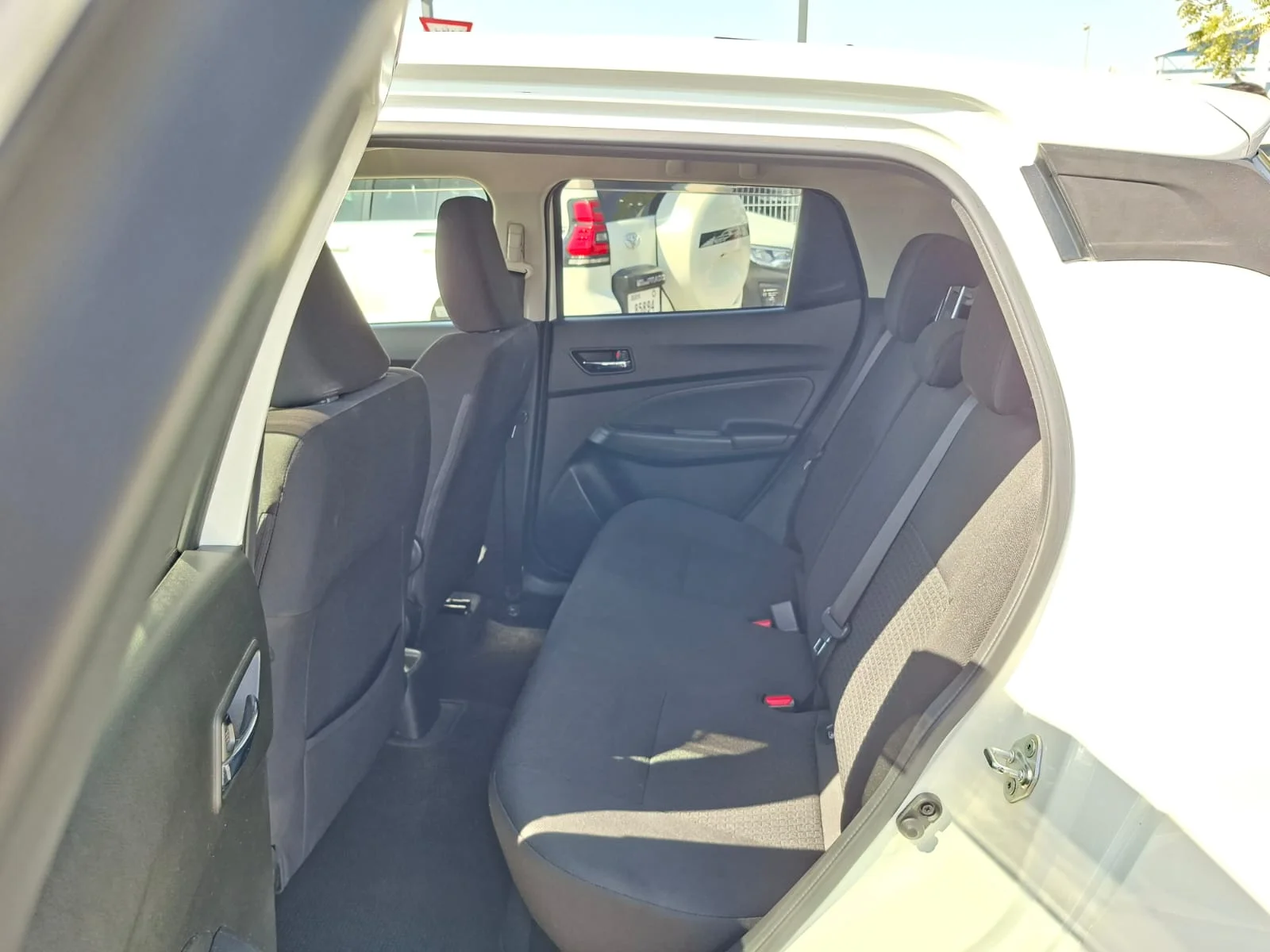 Suzuki Swift 2019 — miniature 12