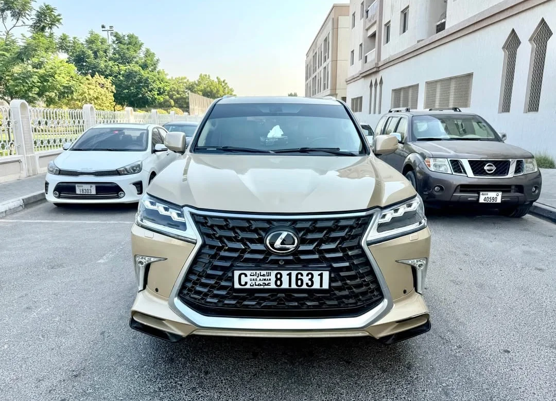 LEXUS LX570 2010 — miniature 2