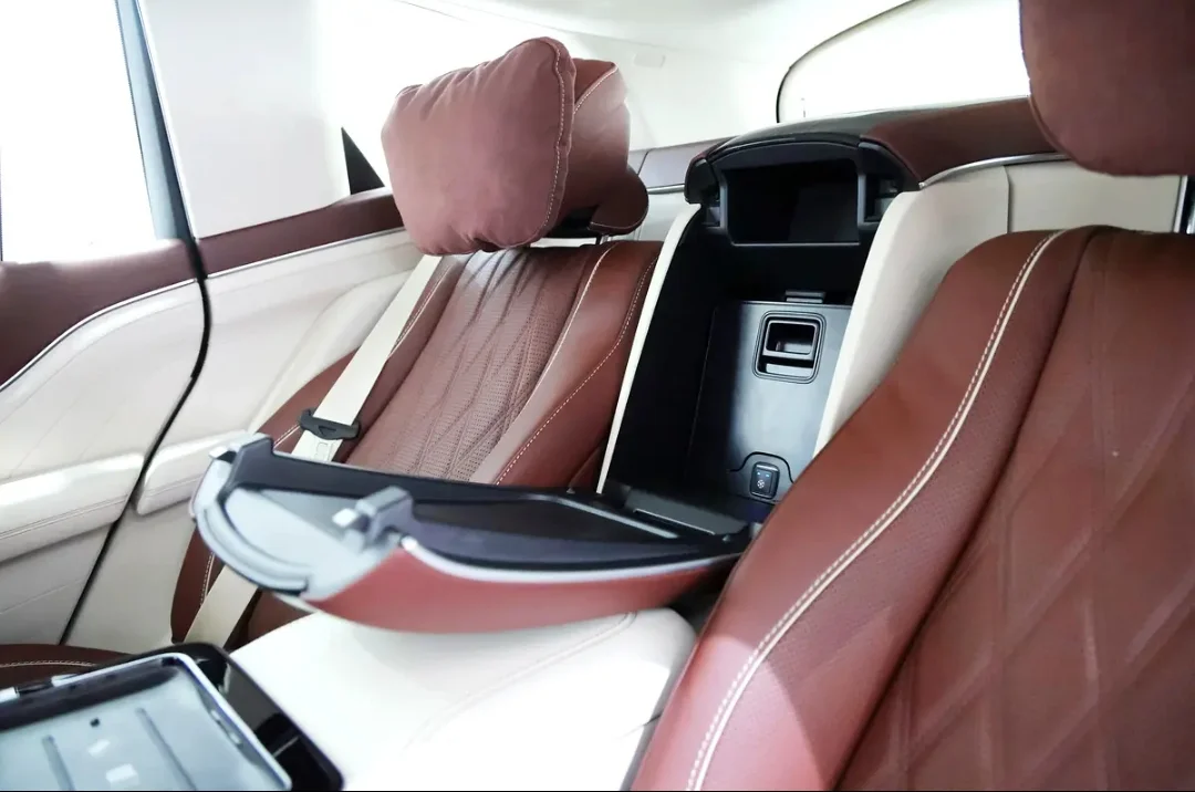 Mercedes-Benz GLS Maybach 2024 — miniature 14