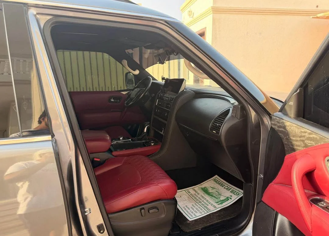 Nissan Patrol 2012 — miniature 7