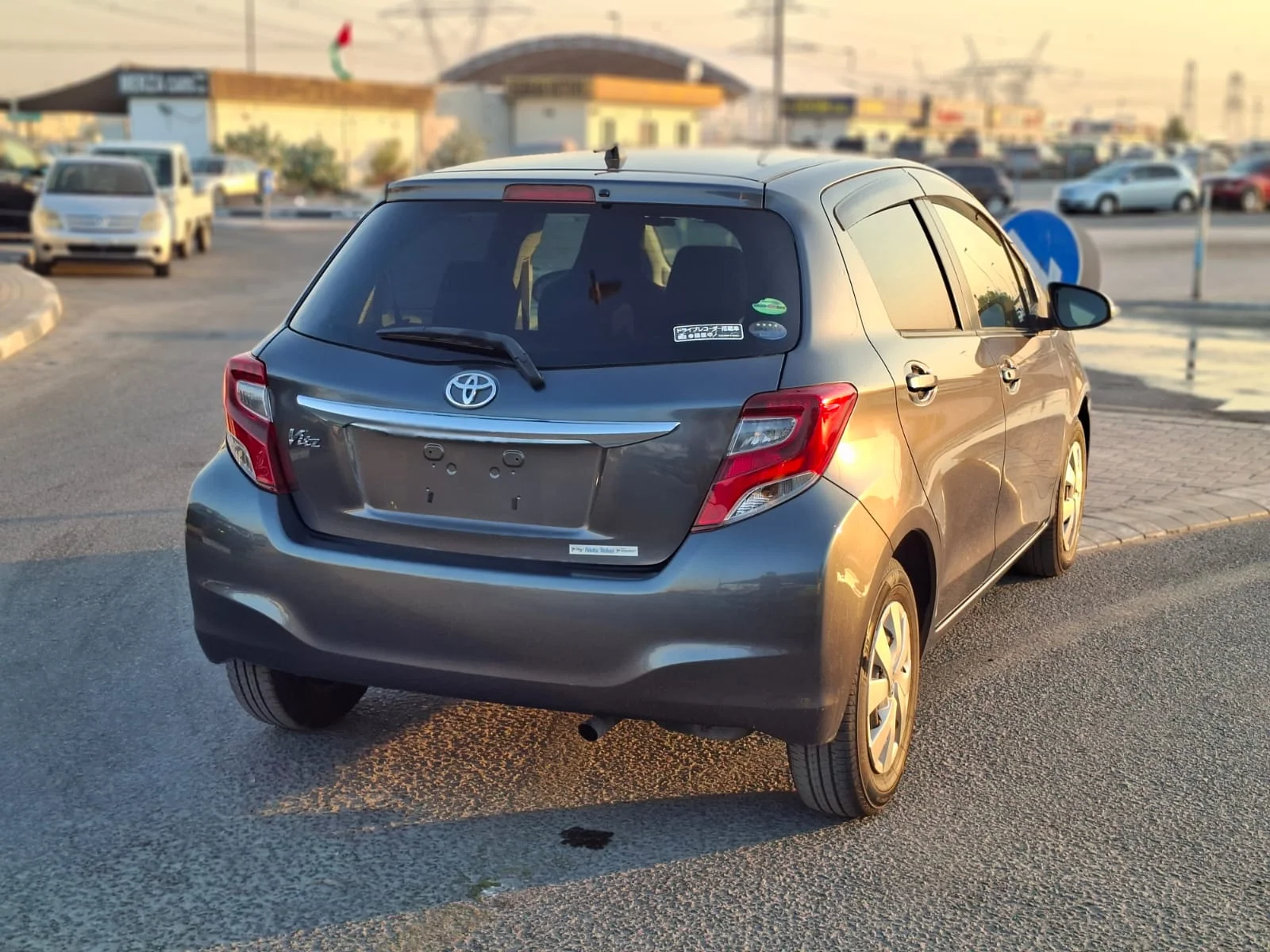 Toyota Vitz 2014 — miniature 3