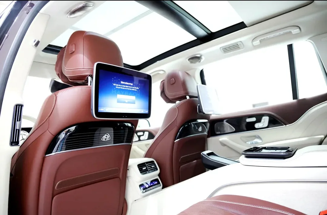 Mercedes-Benz GLS Maybach 2024 — miniature 10