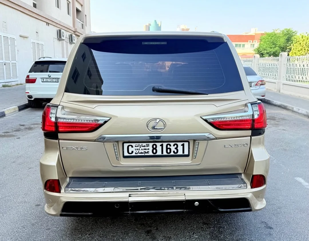 LEXUS LX570 2010 — miniature 9